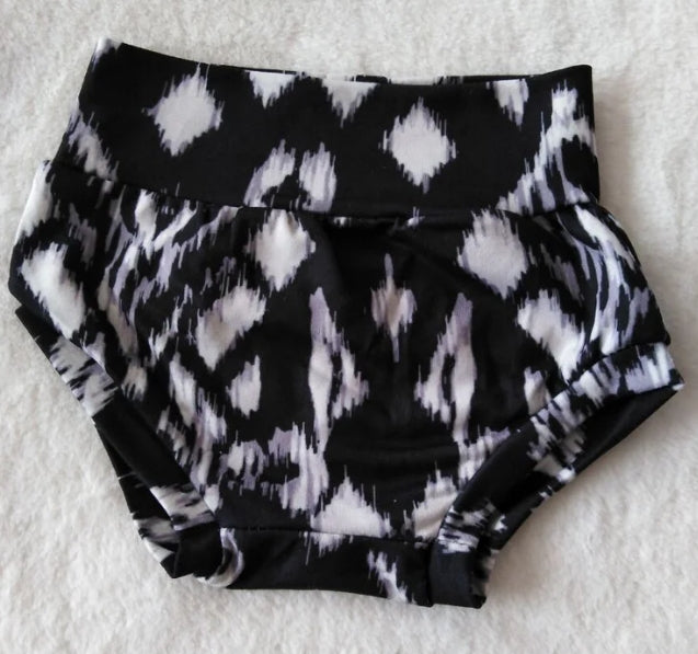 Black & White Bummies